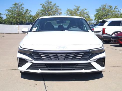 Used 2024 Hyundai Elantra SEL FWD image 3