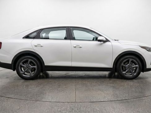 Used 2025 Kia K4 LXS image 11