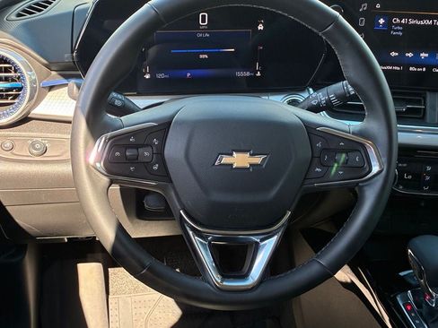 Used 2025 Chevrolet Trax LT w/ Driver Confidence Package FWD image 12