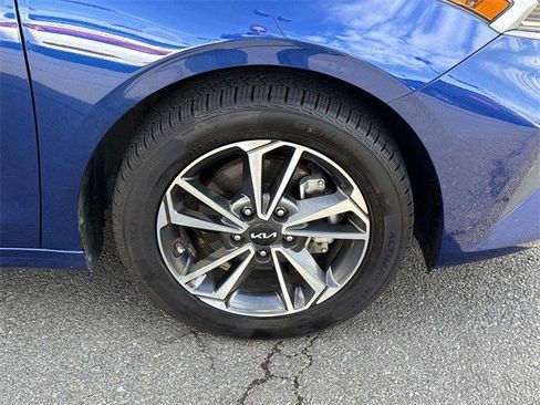 Used 2023 Kia Forte LXS w/ LXS Technology Package image 7