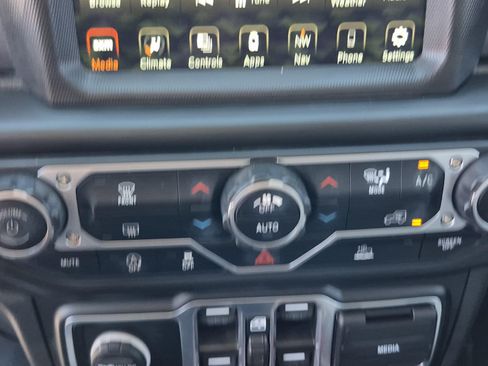 Used 2023 Jeep Gladiator Mojave AWD/4WD image 29