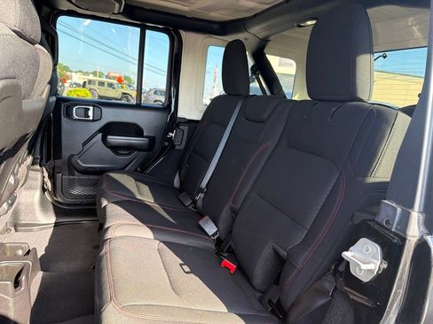 Used 2021 Jeep Wrangler Unlimited Rubicon AWD/4WD image 16