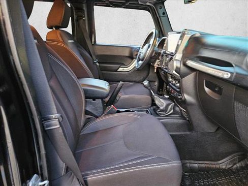 Used 2014 Jeep Wrangler Unlimited Rubicon w/ Connectivity Group AWD/4WD image 22