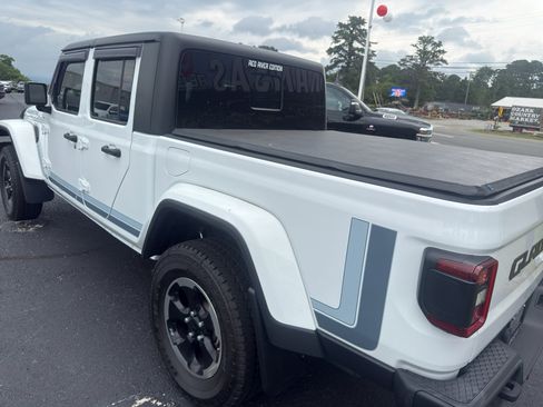 Used 2021 Jeep Gladiator Sport AWD/4WD image 6