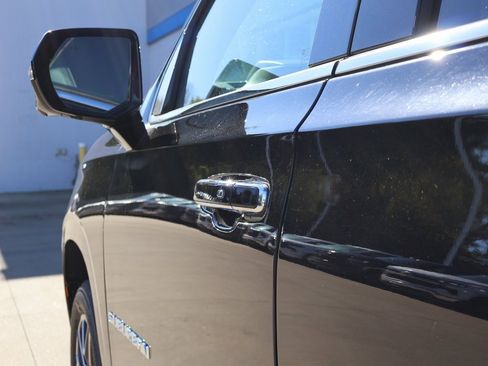 New 2025 Chevrolet Suburban Premier image 11