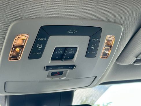 Used 2024 Toyota Sienna XLE FWD image 19