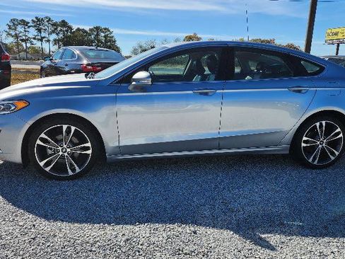Used 2020 Ford Fusion Titanium image 3