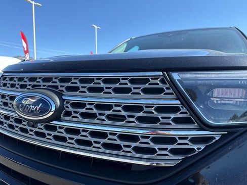 Used 2024 Ford Explorer Limited AWD/4WD image 3