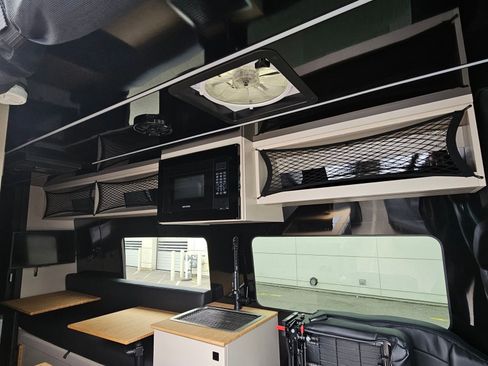 Used 2025 Mercedes-Benz Sprinter 2500 image 33