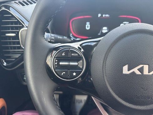 Used 2025 Kia Soul EX image 17