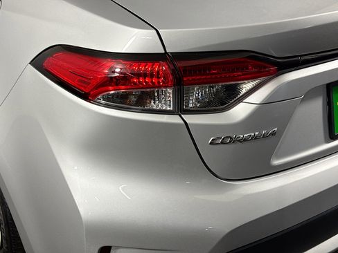 Used 2021 Toyota Corolla LE FWD image 35