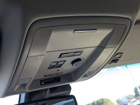 Used 2017 GMC Yukon SLT w/ Premium Edition image 25