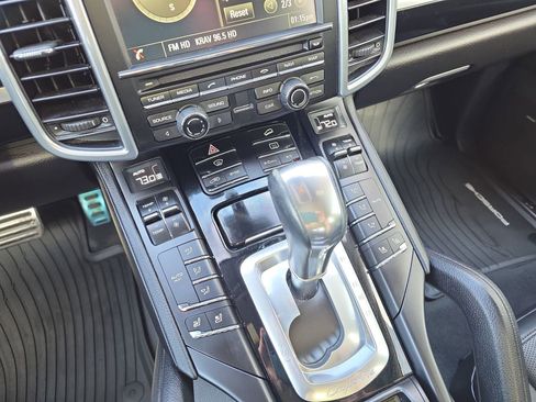 Used 2016 Porsche Cayenne S image 18