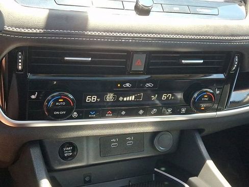 Certified 2025 Nissan Rogue SL w/ Tech Package AWD/4WD image 18