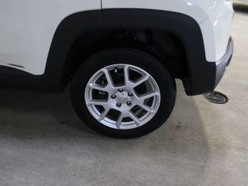 Used 2021 Jeep Renegade Latitude AWD/4WD image 32