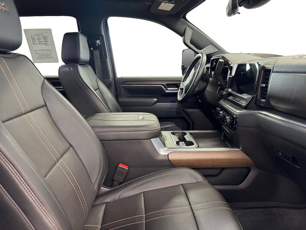 Used 2024 Chevrolet Silverado 3500 High Country w/ High Country Premium Package AWD/4WD image 17