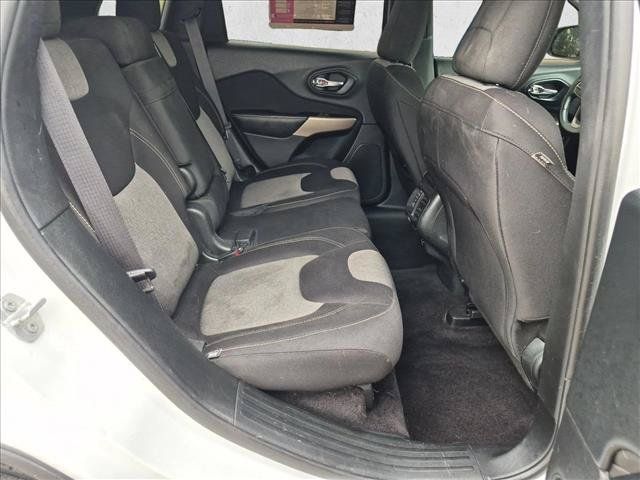 Used 2017 Jeep Cherokee Sport w/ Cold Weather Group AWD/4WD image 18