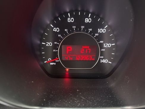 Used 2019 Kia Soul + image 3