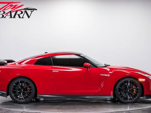 Used 2018 Nissan GT-R Premium image 6