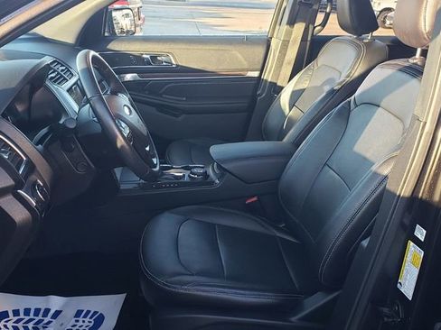 Used 2019 Ford Explorer Limited w/ Ford Safe & Smart Package image 13