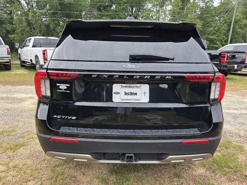 Used 2025 Ford Explorer Active w/ Active Comfort Package RWD image 11