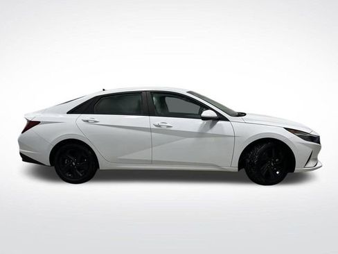 Used 2021 Hyundai Elantra Blue image 2