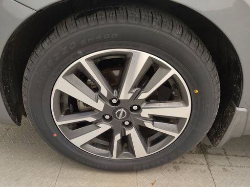 Used 2024 Nissan Versa S w/ S Plus Package FWD image 31