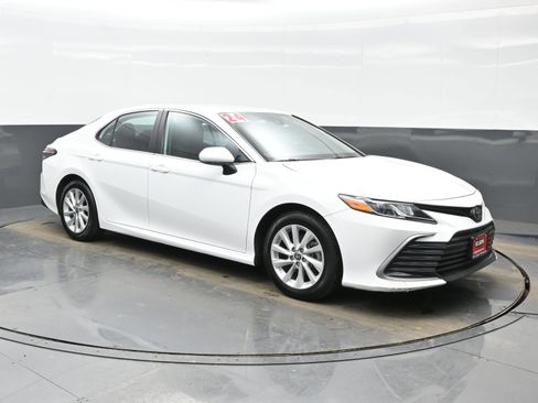 Used 2024 Toyota Camry LE image 8