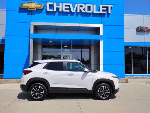 Used 2024 Chevrolet TrailBlazer LT w/ LT Cold Weather Package AWD/4WD image 5