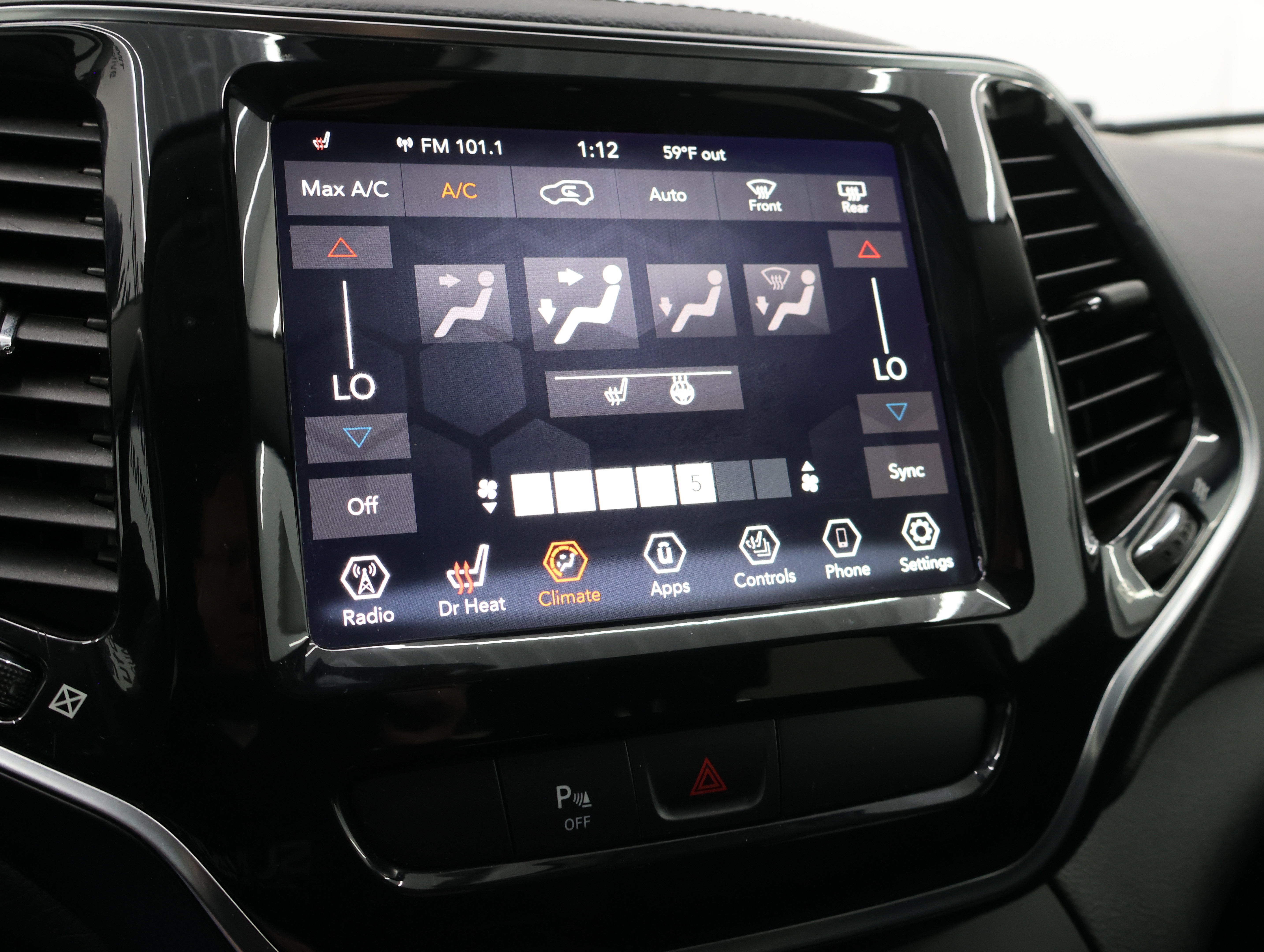 Used 2019 Jeep Cherokee Limited w/ Trailer Tow Group AWD/4WD image 48