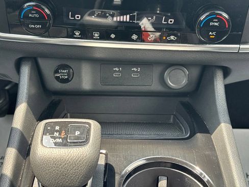 Used 2024 Nissan Rogue SV FWD image 24