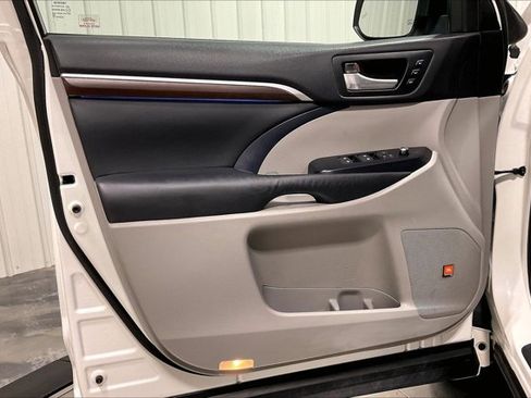 Used 2015 Toyota Highlander Limited image 23