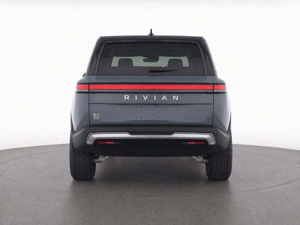 Used 2025 Rivian R1S Adventure Dual AWD/4WD image 8