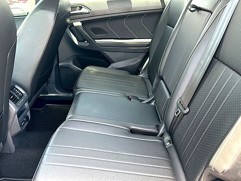 Used 2023 Volkswagen Tiguan SE FWD image 18