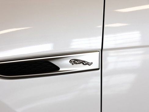 Used 2023 Jaguar F-PACE R-Dynamic S image 9