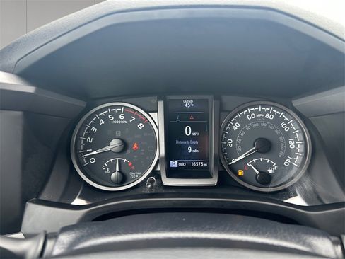 Used 2023 Toyota Tacoma TRD Sport w/ Technology Package image 14