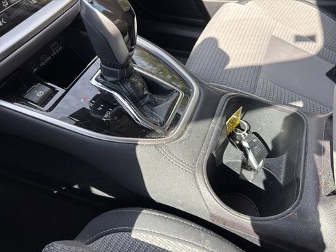 Used 2023 Subaru Outback Premium image 16