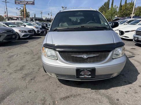 Used 2001 Chrysler Town & Country Limited image 2