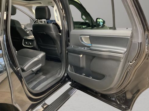 Used 2025 Ford Expedition Max Platinum AWD/4WD image 37