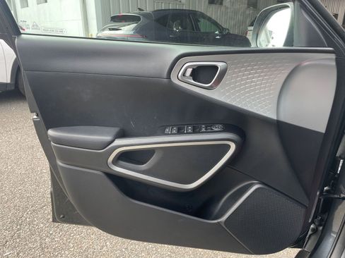 Used 2025 Kia Soul LX w/ LX Technology Package image 18