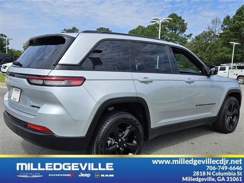 New 2025 Jeep Grand Cherokee Limited w/ Black Appearance Package image 15