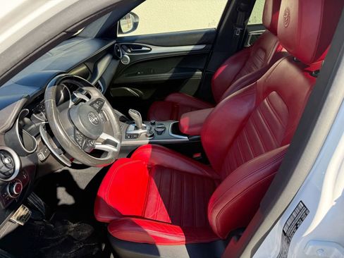 Used 2022 Alfa Romeo Stelvio Veloce image 9