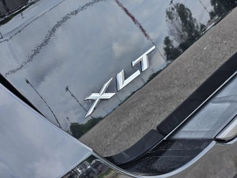 Used 2022 Ford Explorer XLT w/ Equipment Group 202A RWD image 8