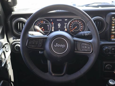 Used 2023 Jeep Gladiator Sport AWD/4WD image 12