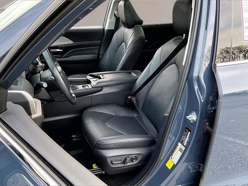 Used 2024 Toyota Grand Highlander Limited image 18
