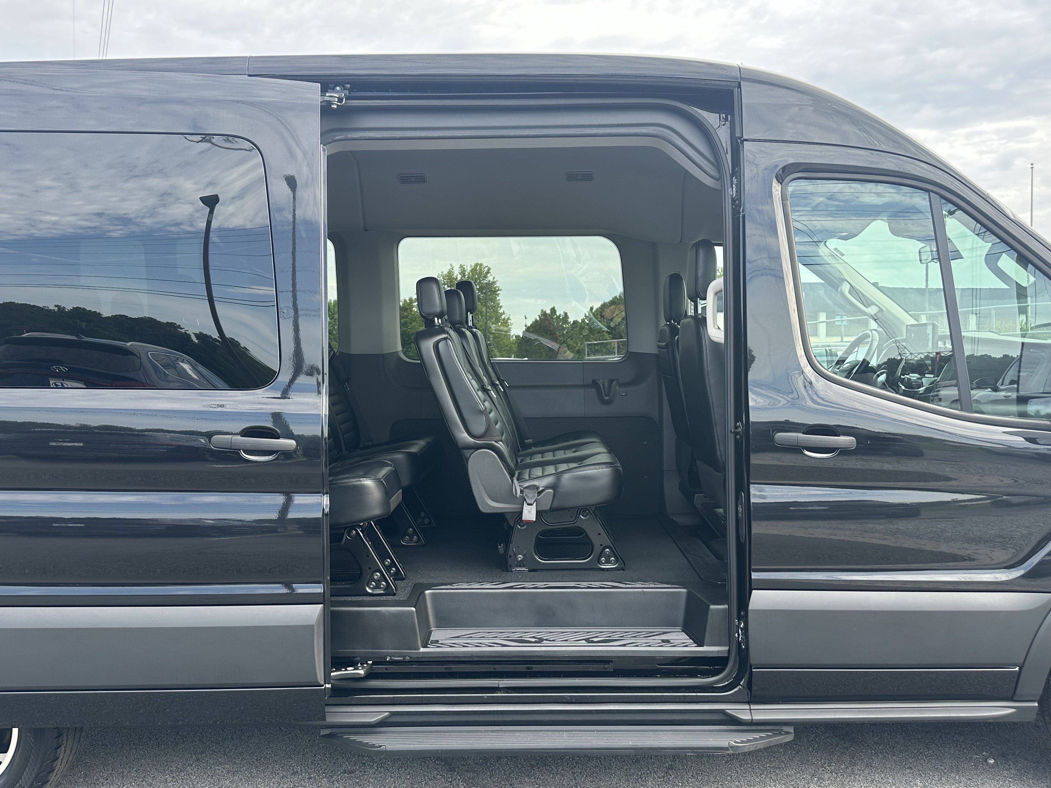 Used 2023 Ford Transit 350 XLT RWD image 15