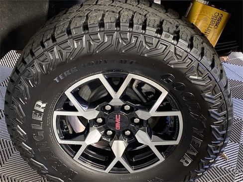 Used 2024 GMC Canyon AT4X image 27