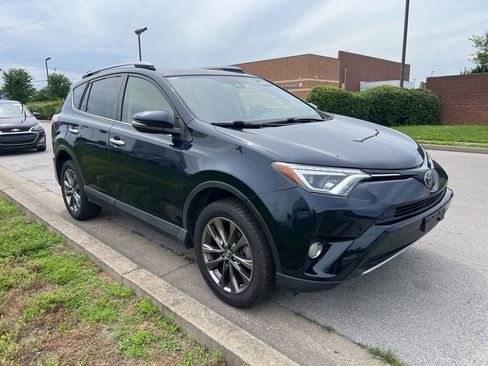 Used 2018 Toyota RAV4 Limited FWD image 2