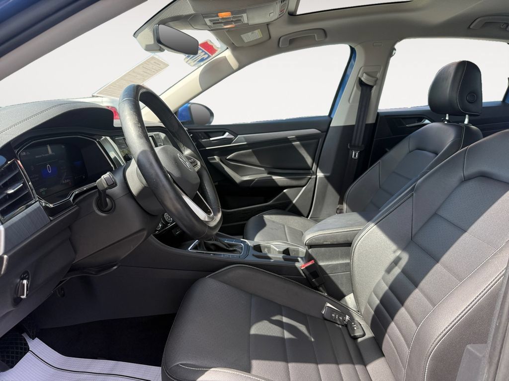 Used 2022 Volkswagen Jetta SE FWD image 9