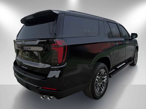 Used 2025 Chevrolet Suburban Z71 AWD/4WD image 5